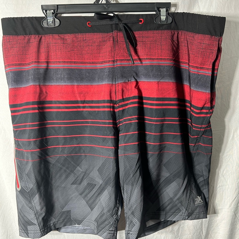 ZeroXposur men’s Swim Trunks Size XL (NWT)